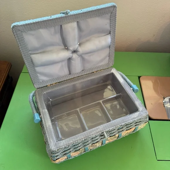 Vintage sewing kit - empty - Picture 3 of 4